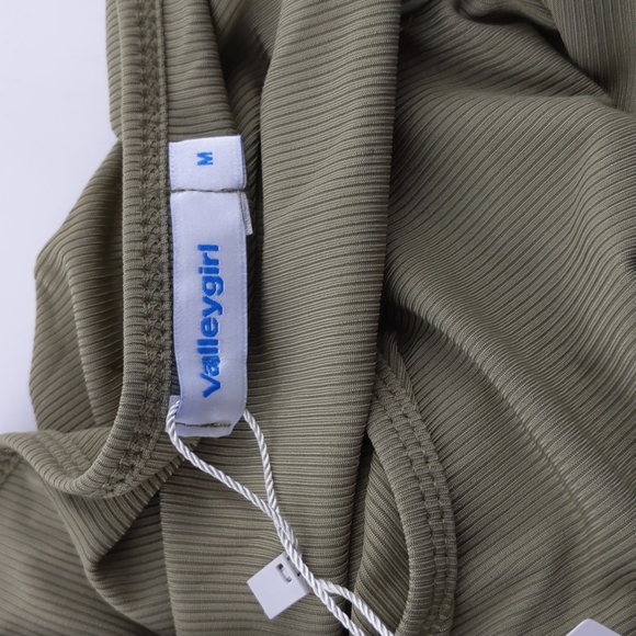 Valleygirl Top Size Med Khaki Green Short Sleeve Crop Ribbed Button Tie-up NEW - Picture 11 of 14